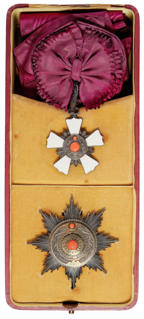 清代清廷委托法国代制第二等第一级御赐双龙宝星勋章大绶绶章、挂章全套二枚