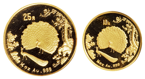 1993年孔雀开屏1/4盎司、1/10盎司普制金币各一枚