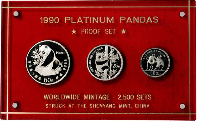 1990年熊猫纪念铂币1/2盎司等一组3枚 近未流通