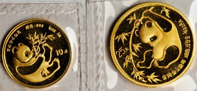 1984年熊猫纪念金币1/10盎司等一组2枚 完未流通