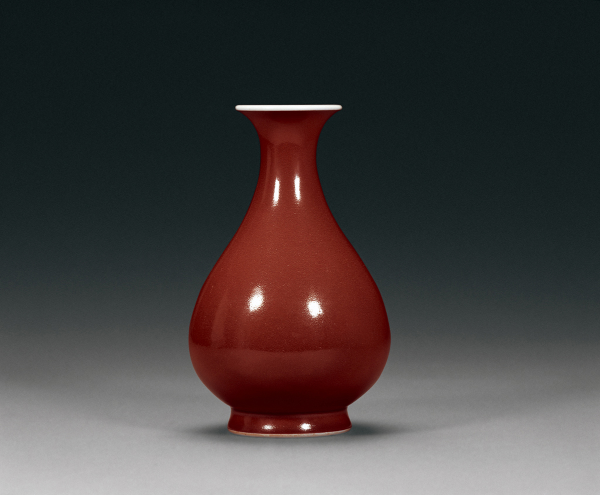 清雍正 官窑霁红釉玉壶春瓶