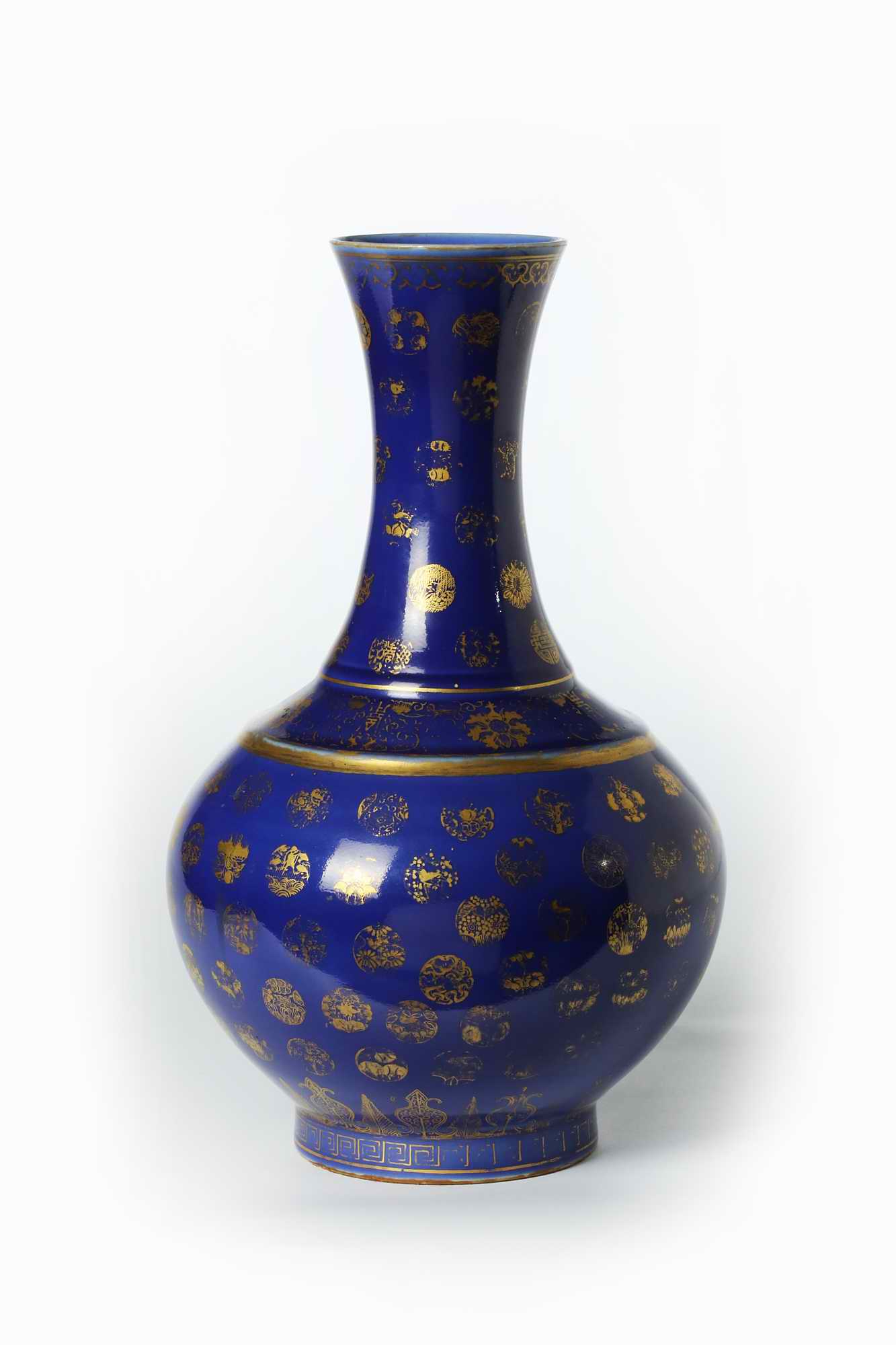 装裱形式：质地：BLUEGLAZEGOLDBALLFLOWERVASE 清光绪蓝釉描金皮球花赏瓶