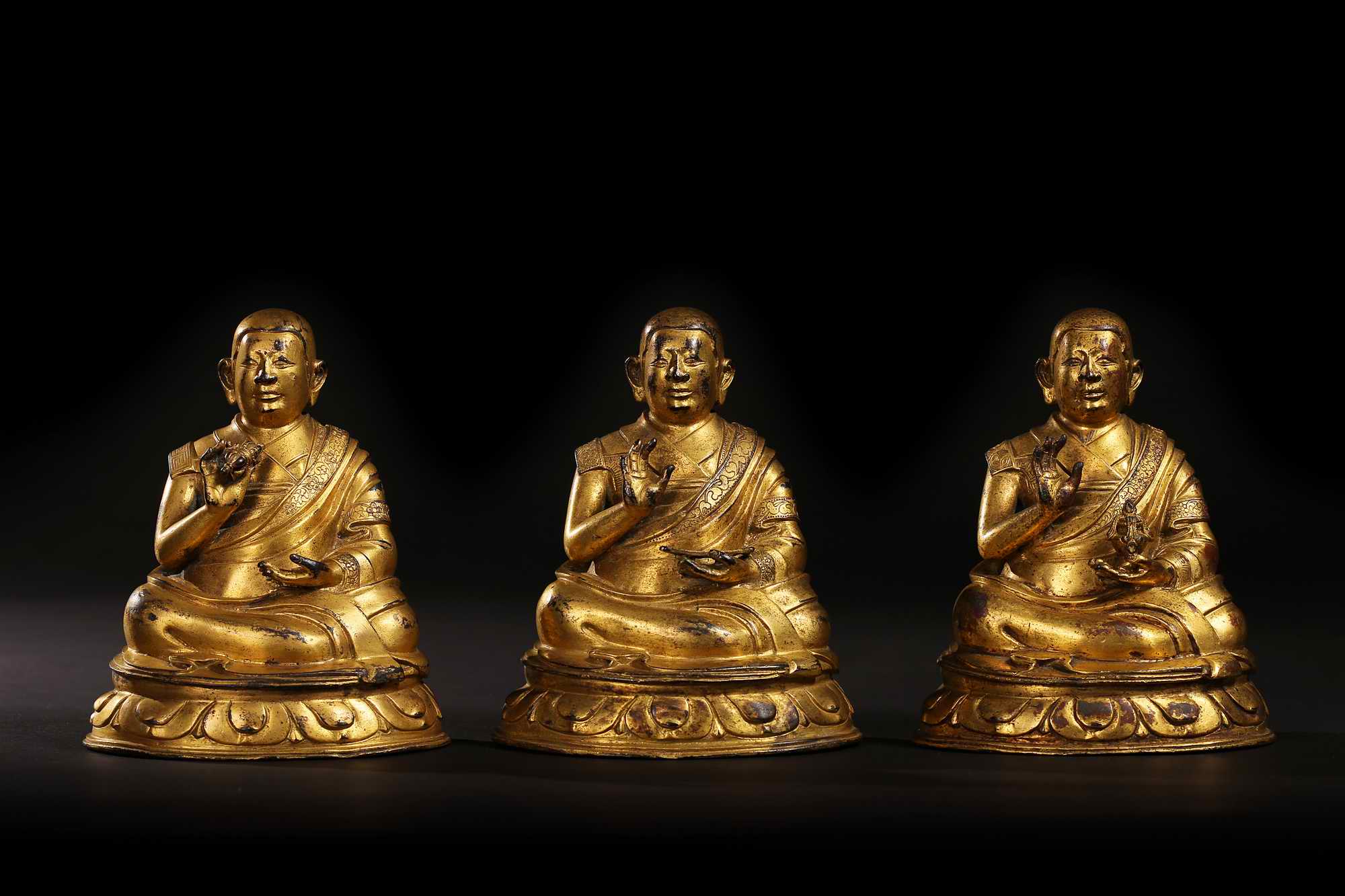 西藏 17世纪上师佛像三件一组