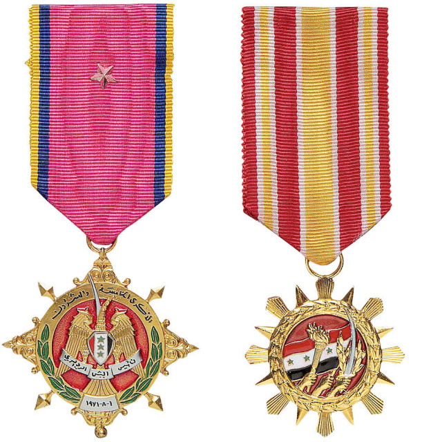 1964年伊拉克陆军战功奖章、1971年伊拉克陆军军事奖章各一枚