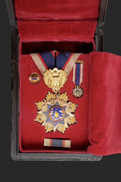 民国时期国民政府特种领绶云麾勋章一枚