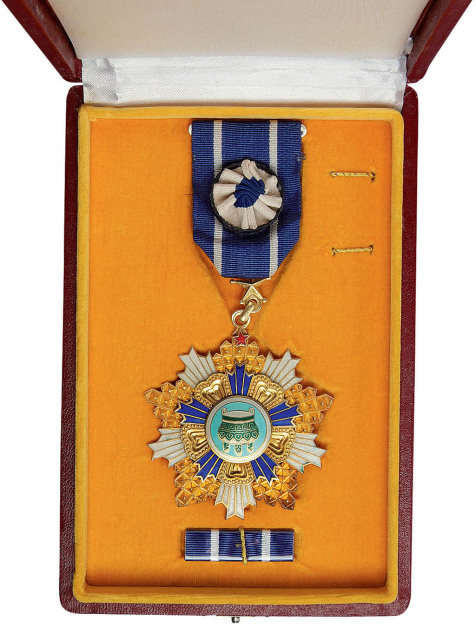 民国时期国民政府六等宝鼎特种襟绶勋章一枚