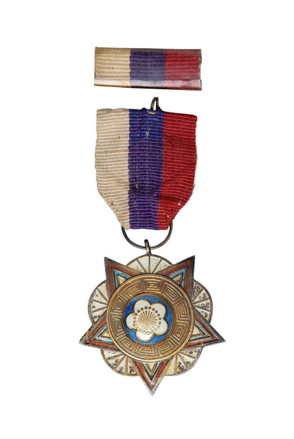 民国时期国民政府乙种一等陆海空军奖章一枚