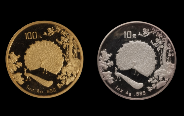 1993年孔雀开屏1盎司金、银币各一枚（无图）