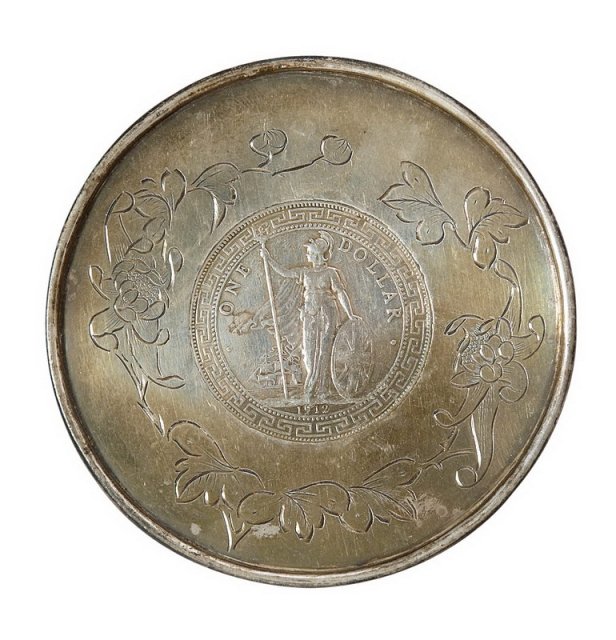 镶嵌1863年墨西哥鹰洋、1912年香港“站人”壹圆银币、1906年香港壹圆银币圆形银盘各一只