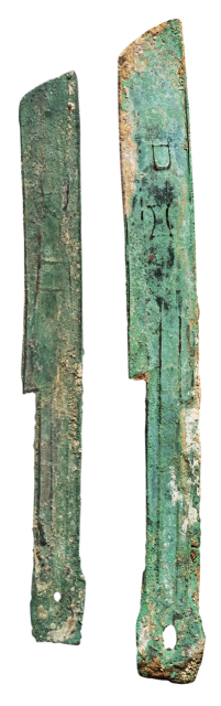 战国时期“甘丹”大型、小型直刀各一枚