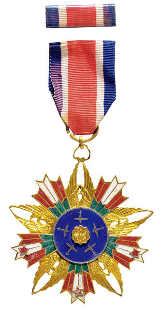 民国时期国民政府一等空军复兴荣誉勋章一枚