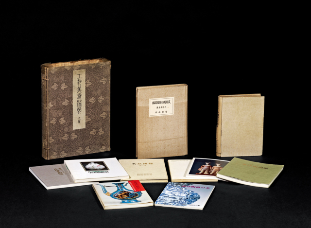  《支那明初陶瓷图鉴》等日本出版瓷器图录 共11册