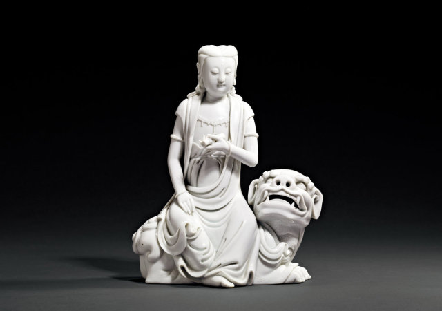 清 德化窑白瓷狮吼观音坐像