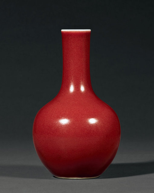 清道光 霁红釉小天球瓶