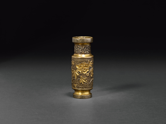 明晚期 胡文明制铜鎏金錾刻九秋图箸瓶