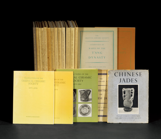 限量发行东方陶瓷学会(伦敦)1936-1981年会刊16册、1948年《中国玉器展》2册等共20册