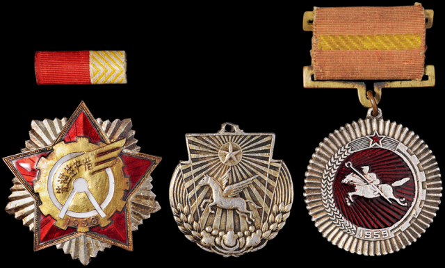1959年东北地区政府颁发奖章三枚