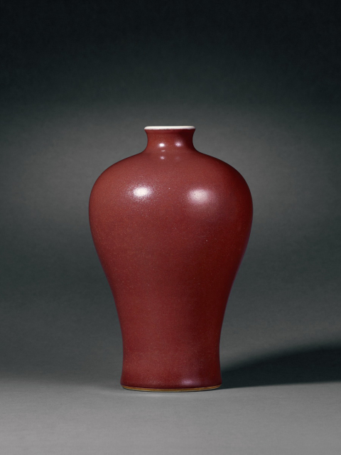 清雍正 霁红釉梅瓶