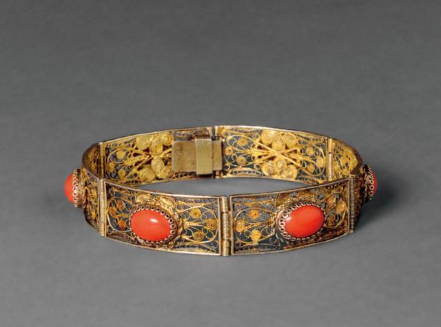 五十年代银鎏金镂空累丝镶红珊瑚手链