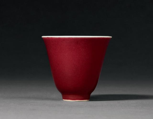 清雍正 霁红釉铃铛杯