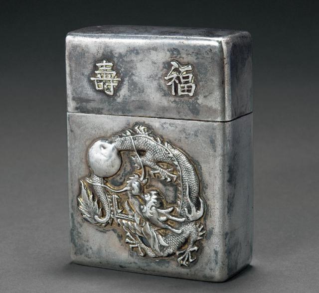 民国时期“福寿”龙纹银烟盒