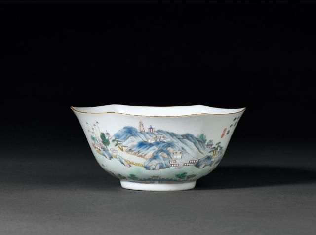 清道光丁酉（1837年） 粉彩印心石屋花口碗