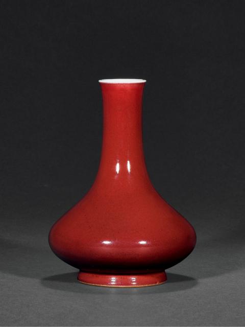 清乾隆 霁红釉荸荠瓶